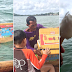 Man Who Sells Ice Cream To Boat Riders In The Middle Of The Sea Captures Netizens' Heart