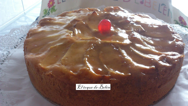  BIZCOCHO CON MANZANAS CARAMELIZADAS 