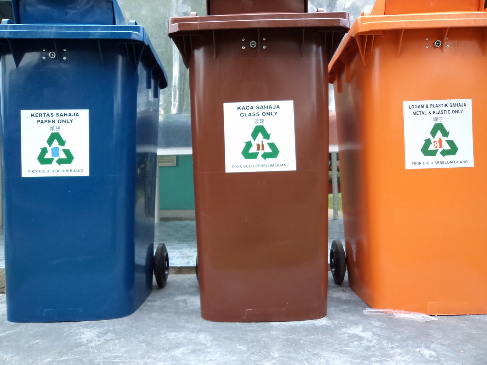 Science Selangor BPmyscience 2011 Recycle Bins at School