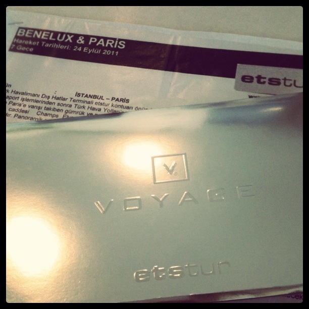 ETS TUR vs. bahtsız çift. nora was here.