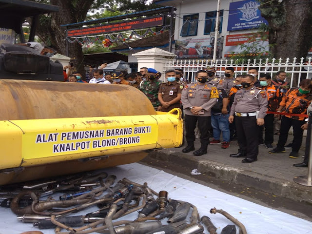Lantas Polrestabes Medan Musnahkan Ribuan Knalpot Blong Sitaan