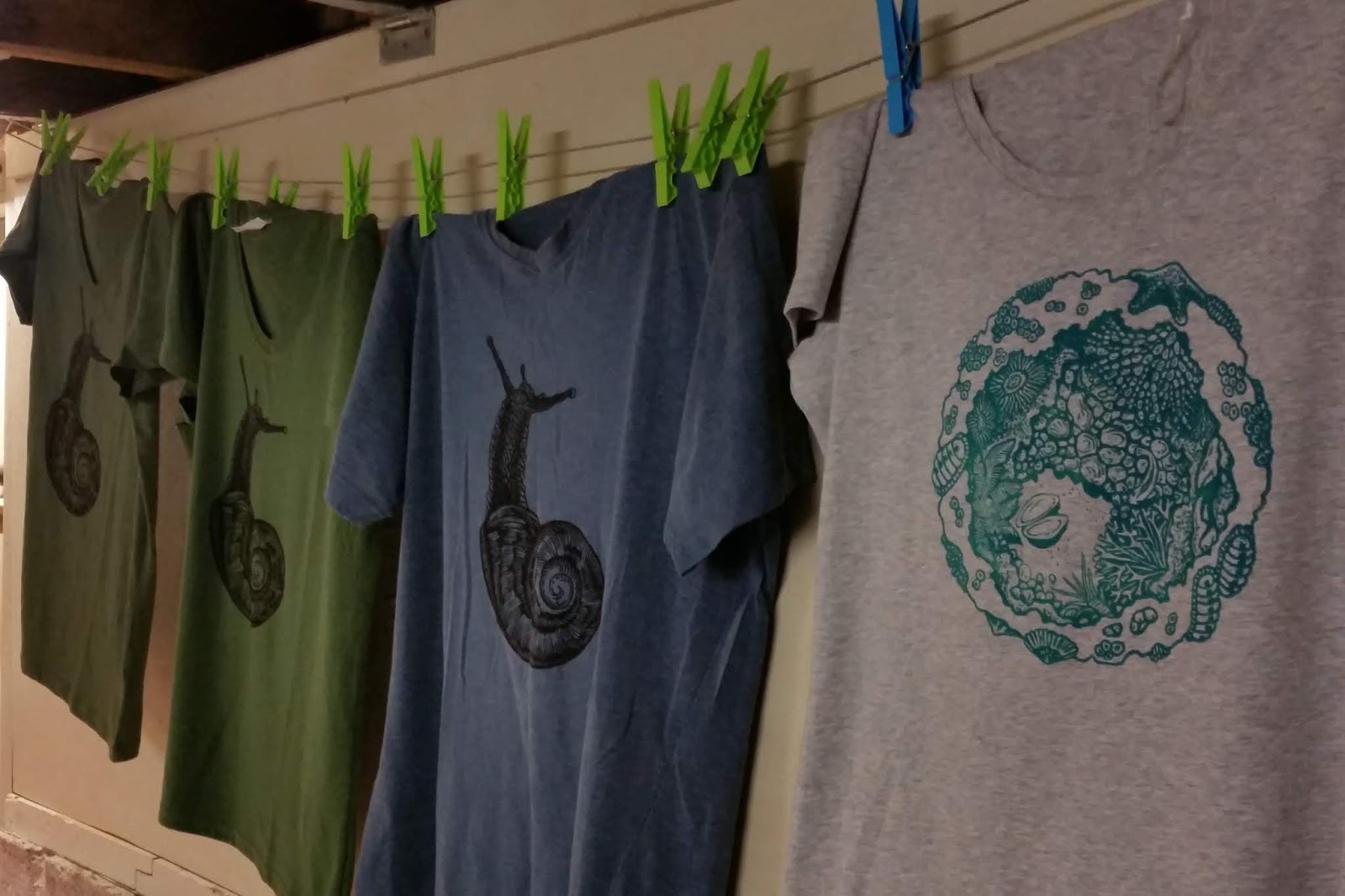 Toni Hartill Art: Lino printing t-shirts - my thoughts on