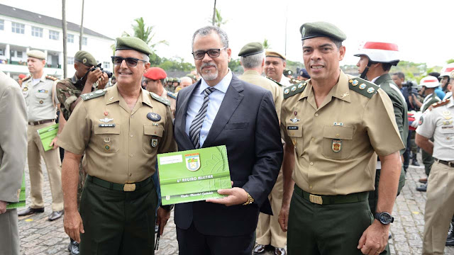 Prefeito de Jacobina é homenageado durante as comemorações dos 198 anos do Exército Brasileiro