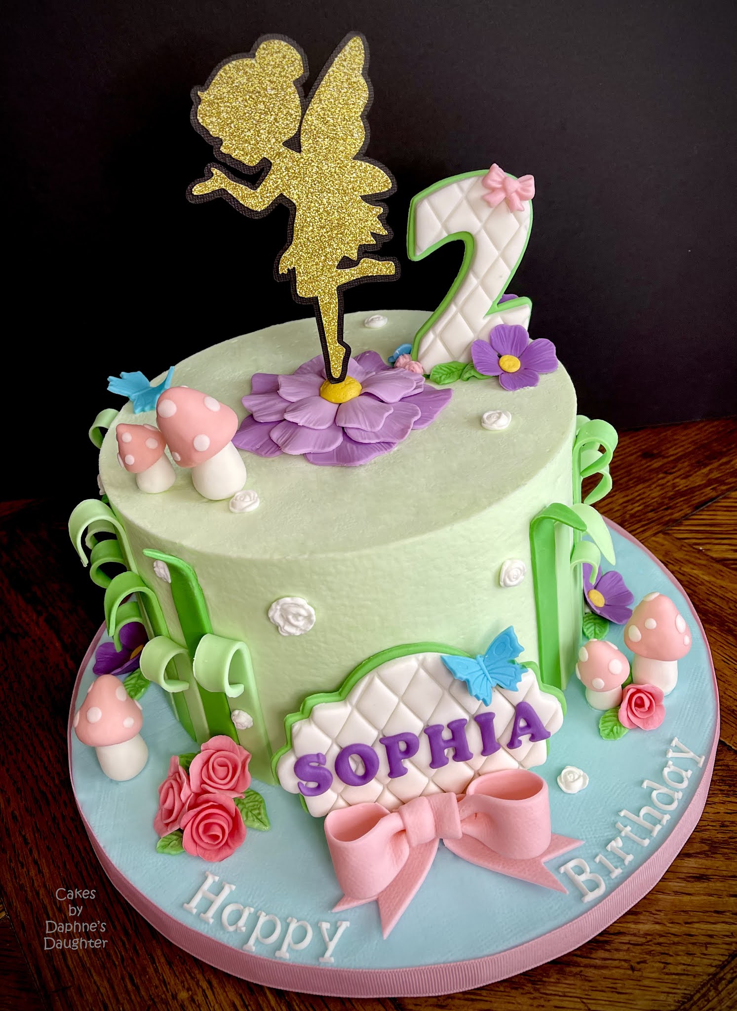 Cute tinkerbell cake for a little angel Laura 🧚‍♀️🤍 | Instagram
