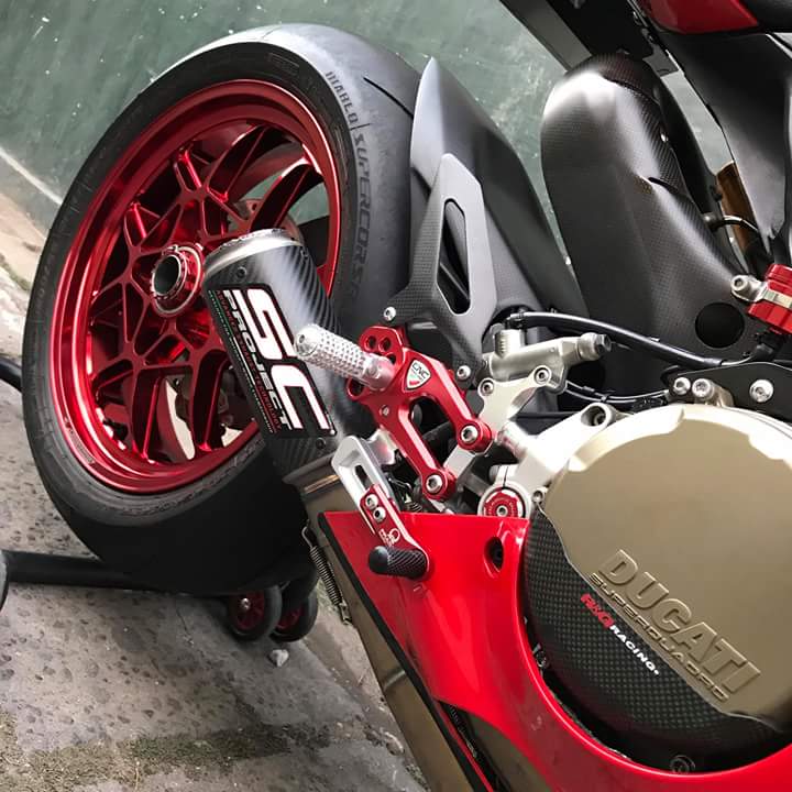 Ducati Panigale 1199 стант в городе