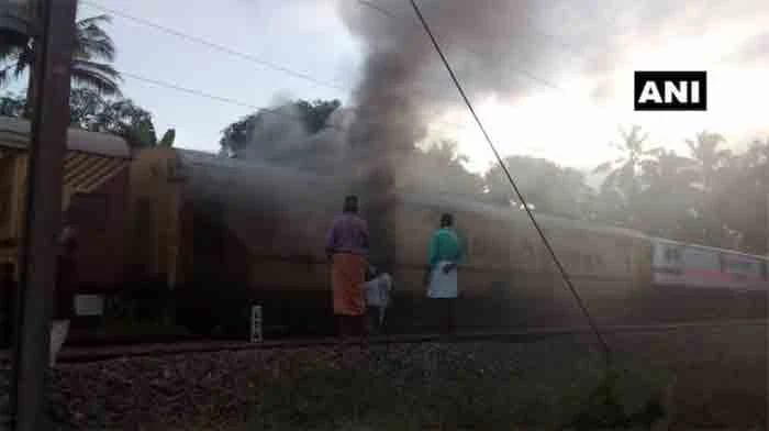 Malabar Express fire; Parcel officer at Kasaragod station has been suspended, Thiruvananthapuram, News, Train, Fire, Passengers, Suspension, Kasaragod, Kerala