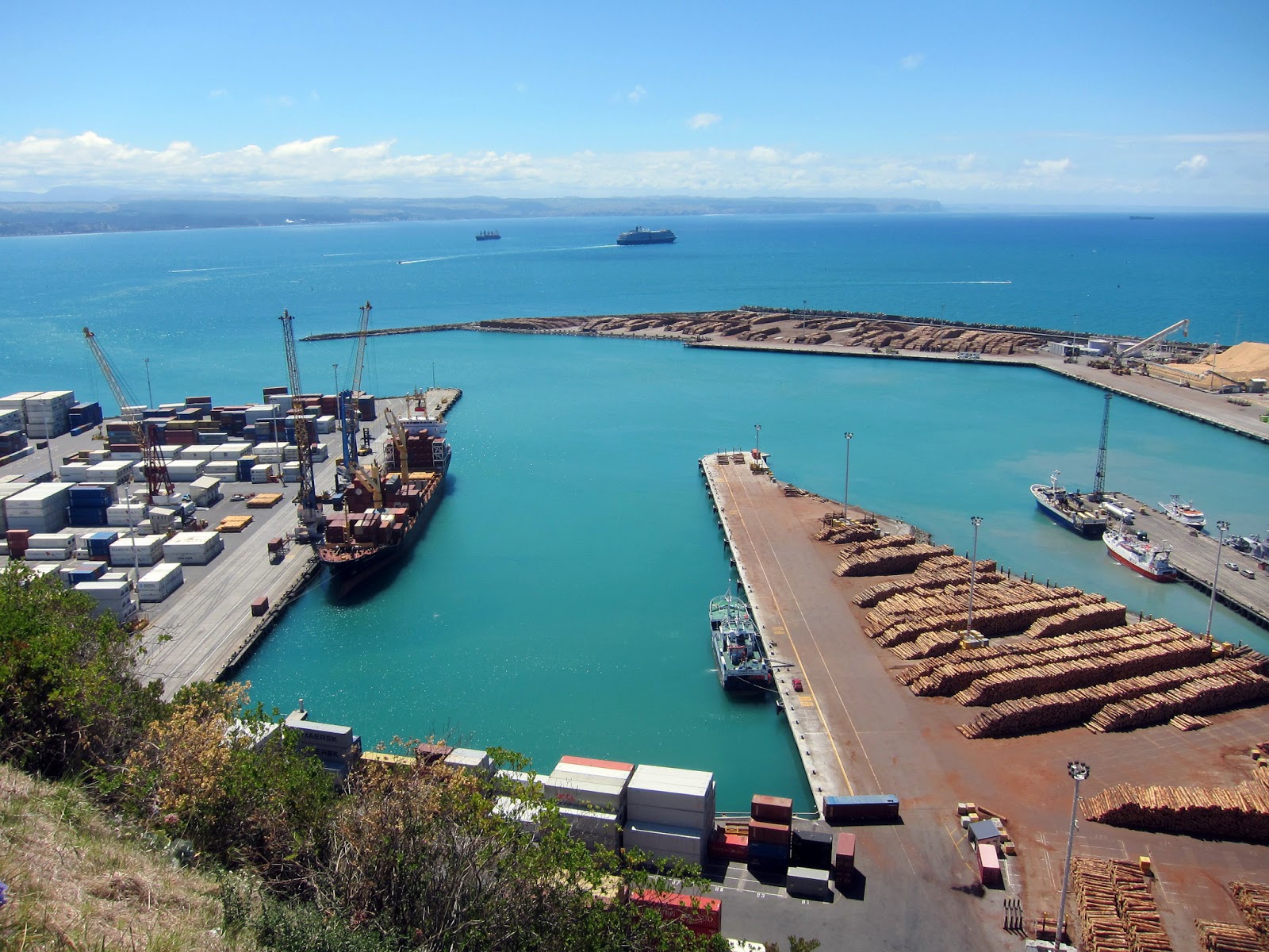 transpress nz: container ship gets a sideways push at Port Napier transpress nz: container ship gets a sideways push at Port Napier