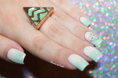 Mint and white gradient for a diamond nail art