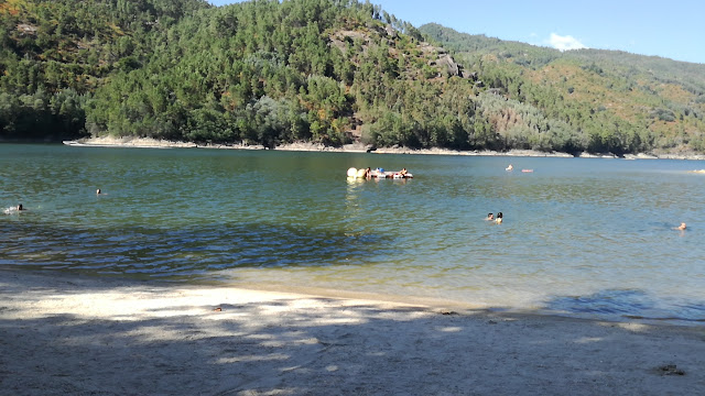 Desportos náuticos  na praia fluvial do México