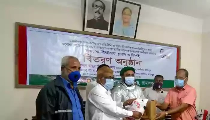 Distribution of health care materials in Bakshiganj বকশীগঞ্জে স্বাস্থ্য সুরক্ষা সামগ্রী বিতরণ