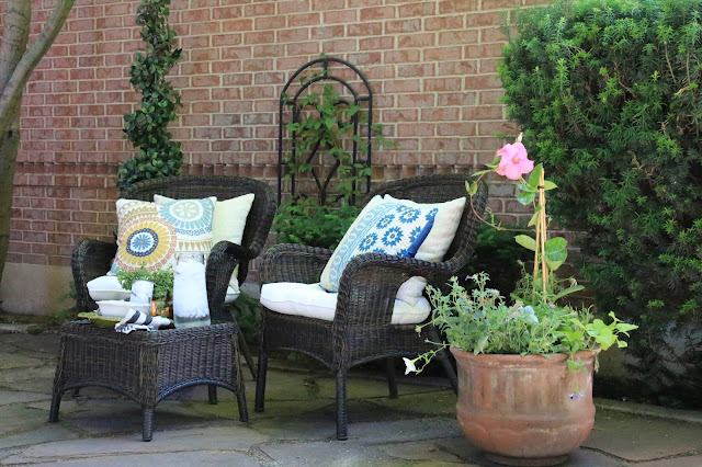 Decorated Mantel: Summertime Splendor: My Front Patio, Flower Container