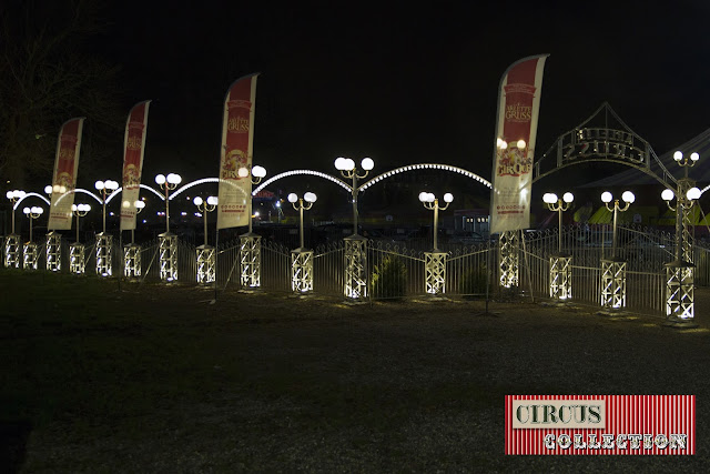 les barrières illuminée du cirque Arlette Gruss 