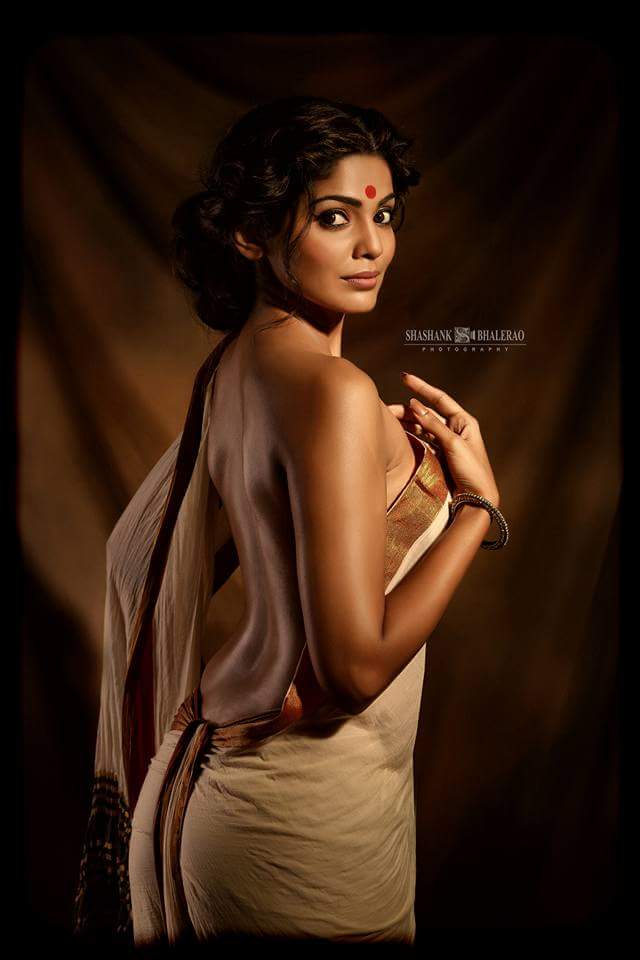 Pooja sawant photoshoot in backless saree - à¤®à¤°à¤¾à¤ à¥€shoots