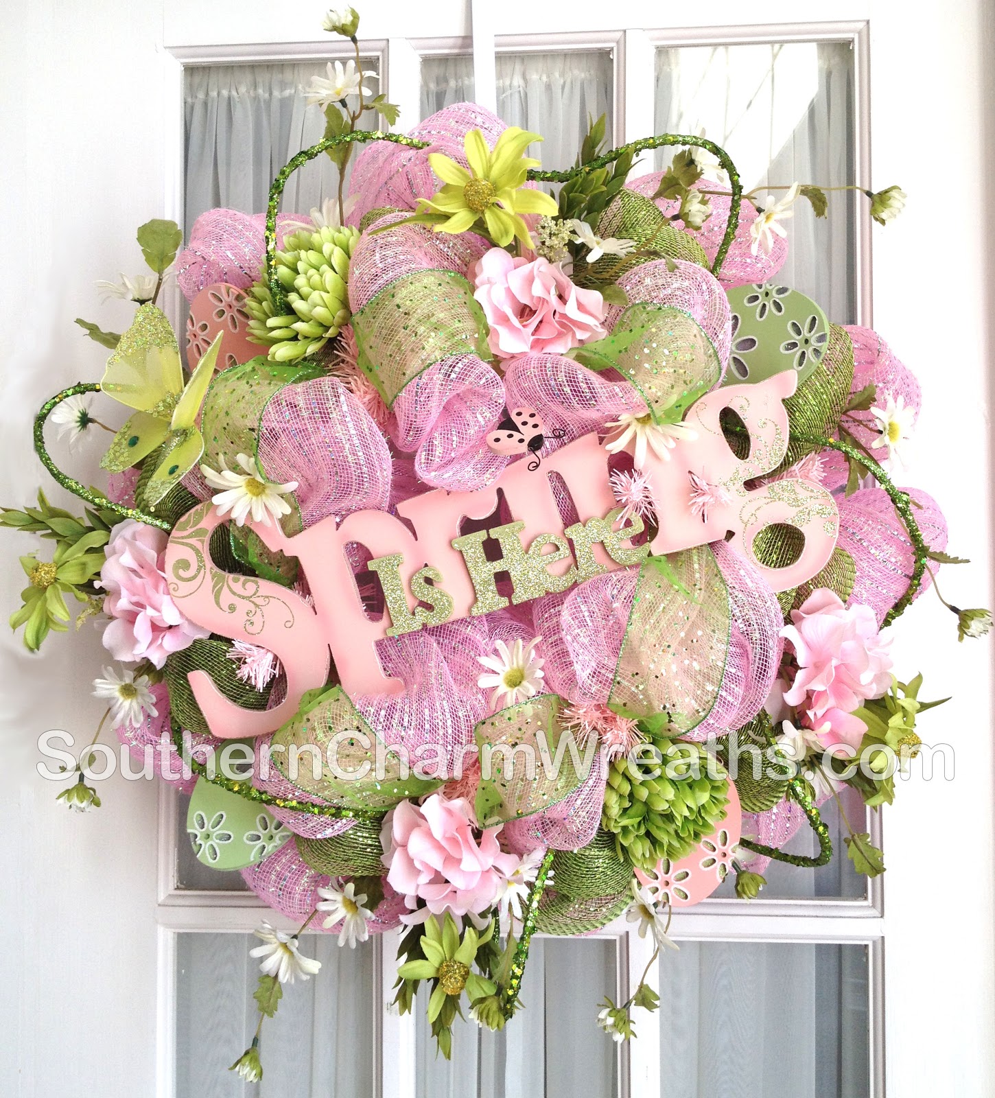 http://1.bp.blogspot.com/-fqWlgOvpkVU/T09z-6s0r6I/AAAAAAAAArc/jBnmEnAeMGQ/s1600/deco-mesh-wreath-spring-pink-green-flowers-1.jpg