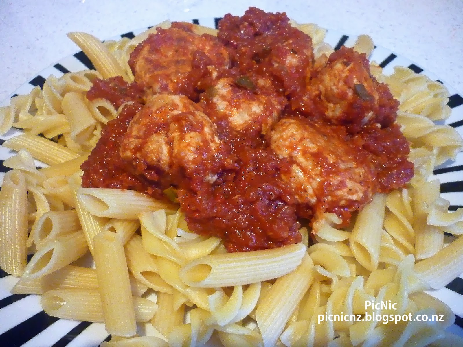 PicNic Chicken Meatballs with Spicy Tomato Sauce