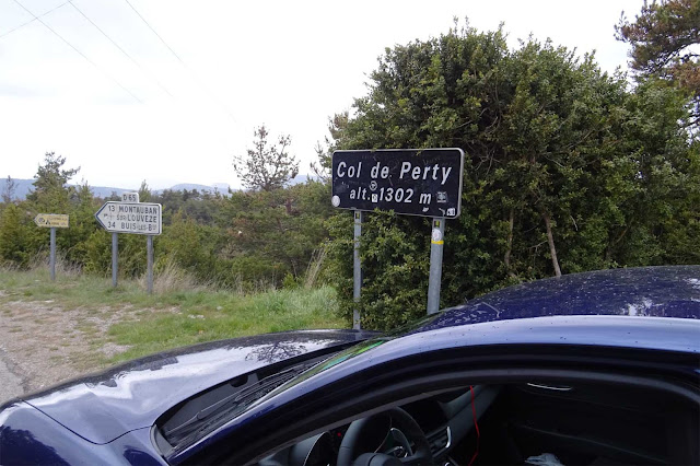 Alfa Romeo Giulia auf dem Col de Petry in Frankreich