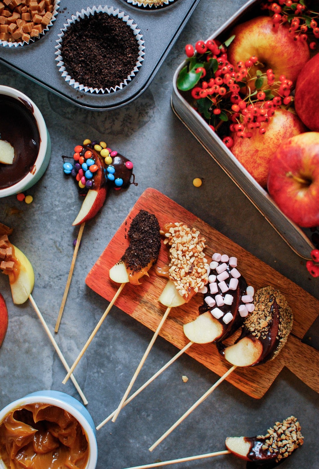 A super cute little candy apple bar. The perfect treat for indoor and outdoor picnics, weather permitting of course.