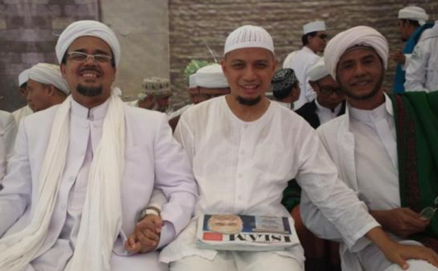 Jelang Aksi Damai 212, Habib Rizieq Mengunjungi KH. Arifin Ilham Jelang Aksi Damai 212, Habib Rizieq Mengunjungi KH. Arifin Ilham