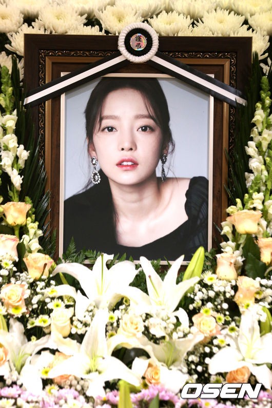 Goo Hara laid to rest in a private funeral