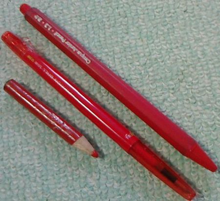 Oekfanの日々のできごと シャープペンで赤鉛筆に挑戦中 デルガード0 7mm クルトガ用の赤芯で試してみましたが