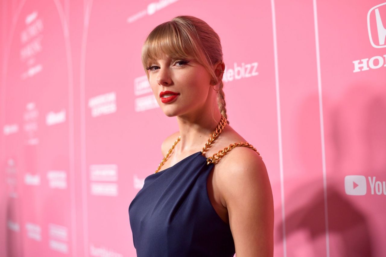 Taylor Swift goes demure in navy jumpsuit at the 2019 Billboard Women