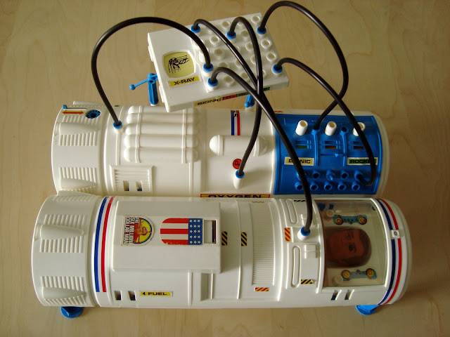 6 MILIONS DOLLARS MAN (Kenner) 1976 Bionic-transport-repair-station_kenner043