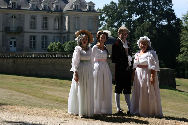 Les membres du bureau de l'association Crinolines et Cie