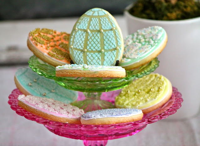 Faberge Eggs,Faberge eggs cookies, how to decorate cookies with stencils, como decorar galletas con estencil, Easter cookies, cookie decorating tutorials, cookie decorating ideas, Easter cookies ideas