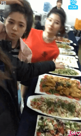 점심 기습 브이라이브 쯔위예요+먹방 정연,사나,모모,나연 출연.gif | 인스티즈