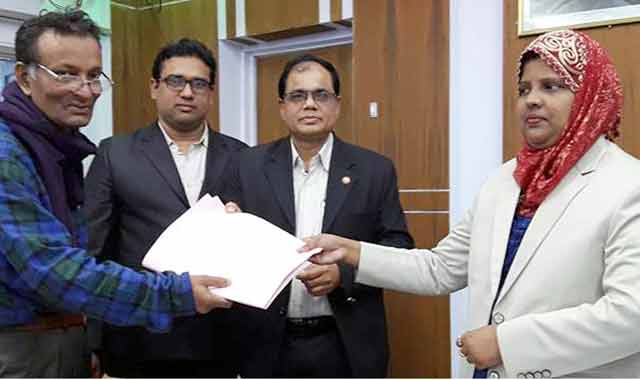 Collected nomination papers as the independent candidate of BNP leader in Dhunate ধুনটে বিএনপি নেত্রীর স্বতন্ত্র প্রার্থী হিসেবে মনোনয়নপত্র সংগ্রহ