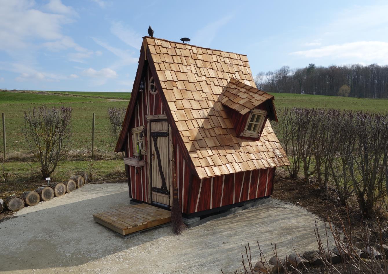 EXCLUSIVE Hexenhaus Ausstellung