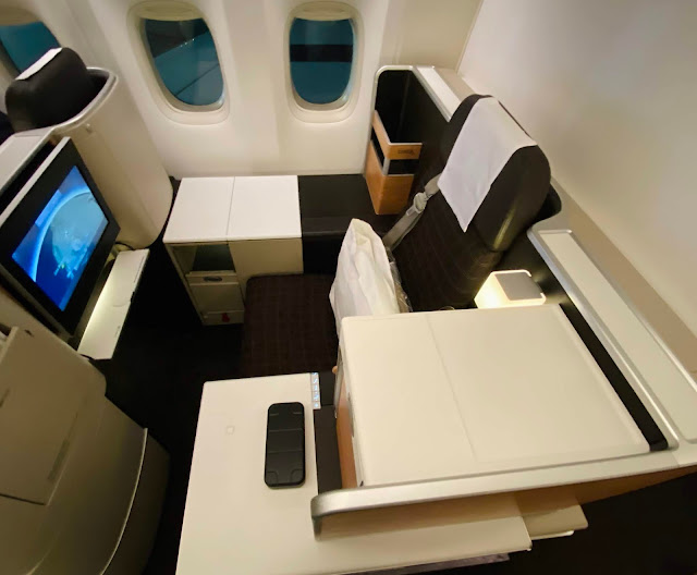 SWISS LX41 Flight Business Class "Throne" Seat Boeing 777-300ER Los Angeles (LAX) to Zurich (ZRH)