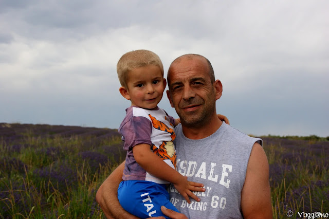 Noi di ViaggiamoHg tra la lavanda di Valensole