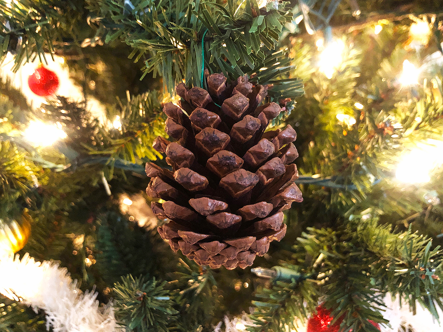 Southern Mom Loves Make Your Faux Christmas Tree Smell like the Real