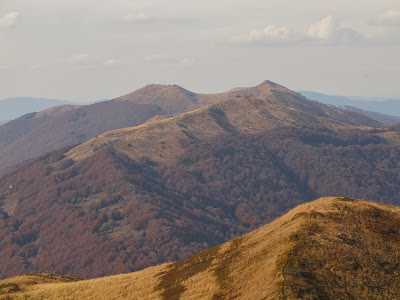 Kruhly Wierch. Panorama na Połoninę Wetlińską.