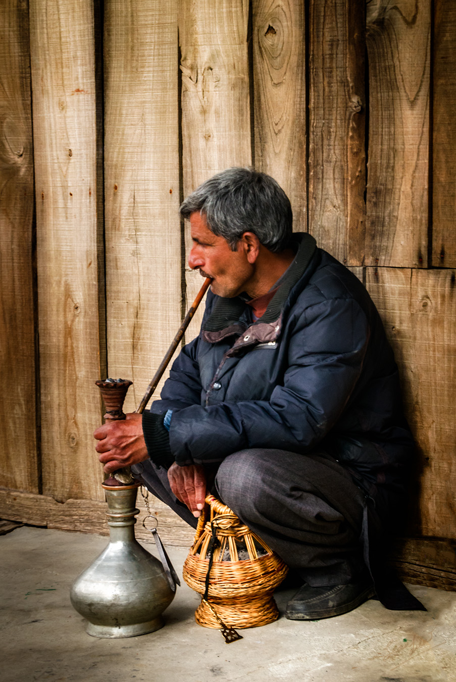 Kashmir of Kangri pots, Pheran cloaks, and the men and women who use