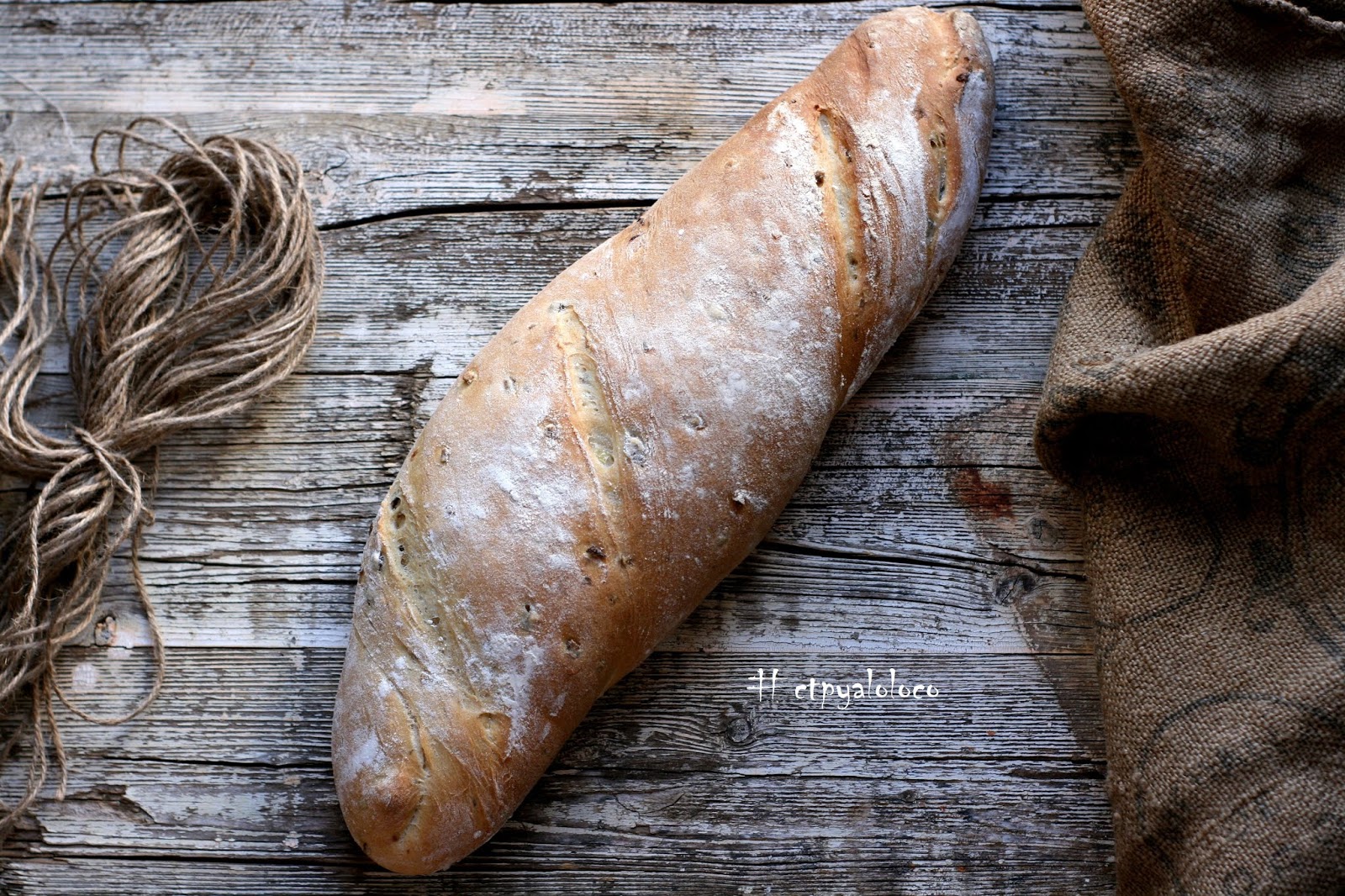 Pan de aceitunas, cebolla y puerro