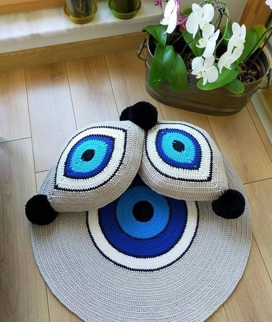 Cute crochet eye pillow free pattern