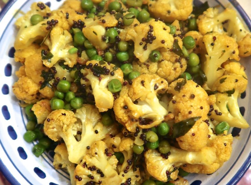 Scrumpdillyicious Indian Cauliflower & Peas Gobi Matar Masala