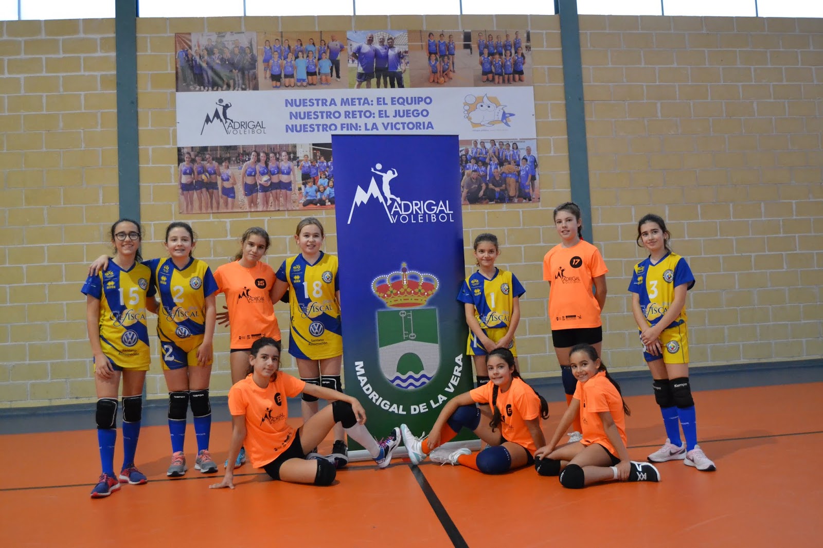 VOLEIBOL MADRIGAL Licenciados Reunidos visita nuestra cancha.