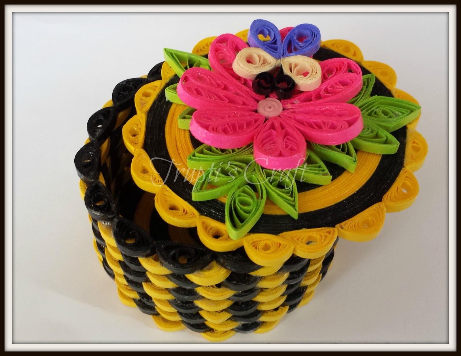 Trupti's Craft Paper Quilling Round Box