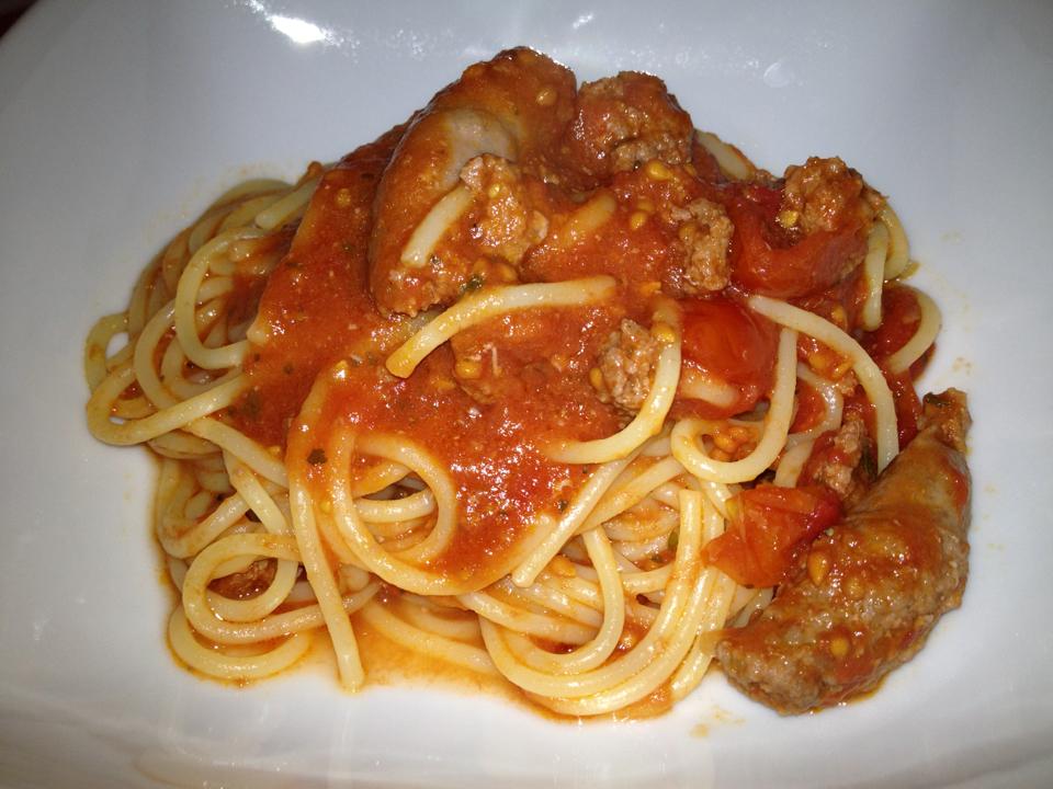 Risultati immagini per spaghetti con la salsiccia piatto pugliese
