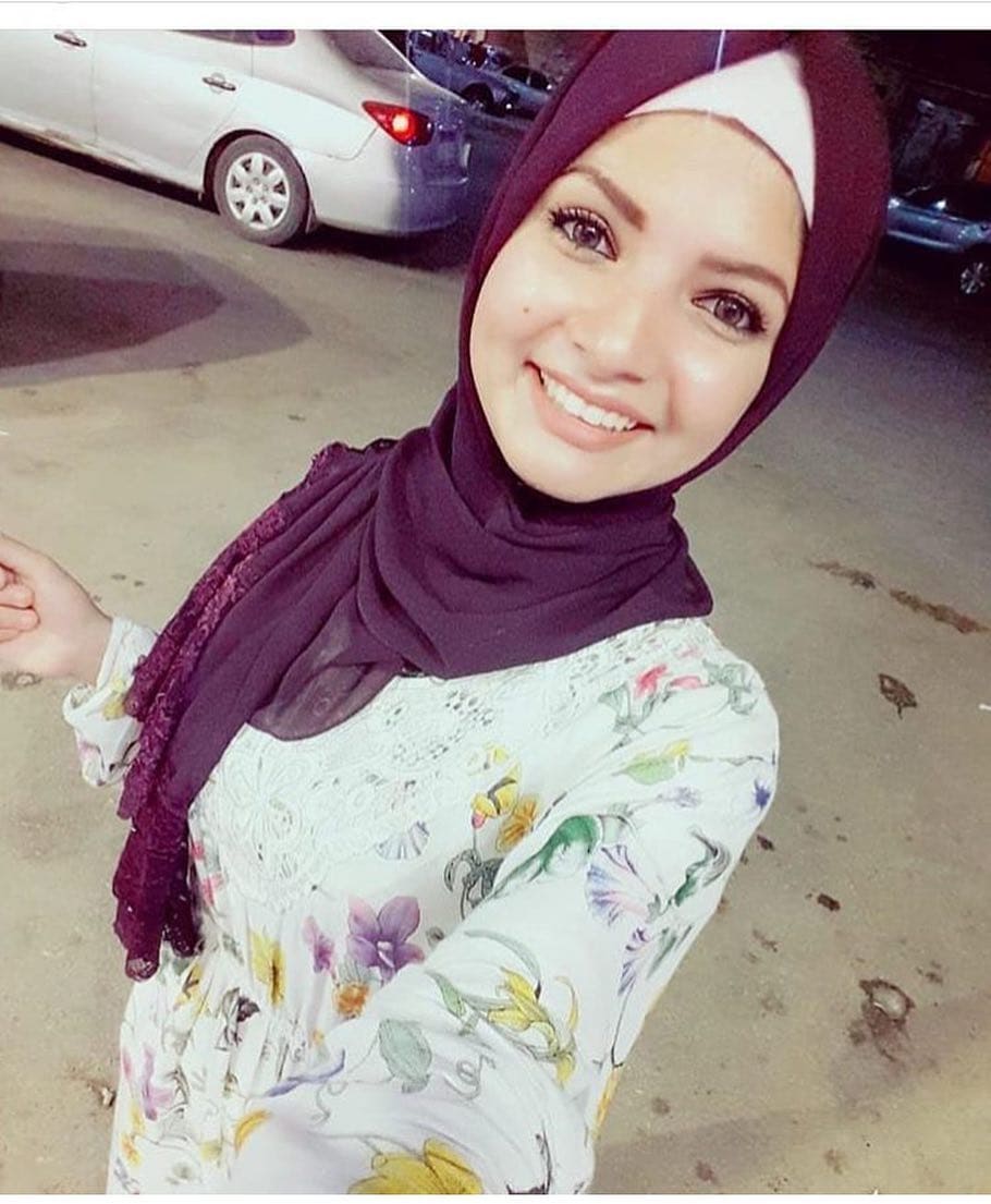 مجموعة من الصور لبنت واحدة محجبة