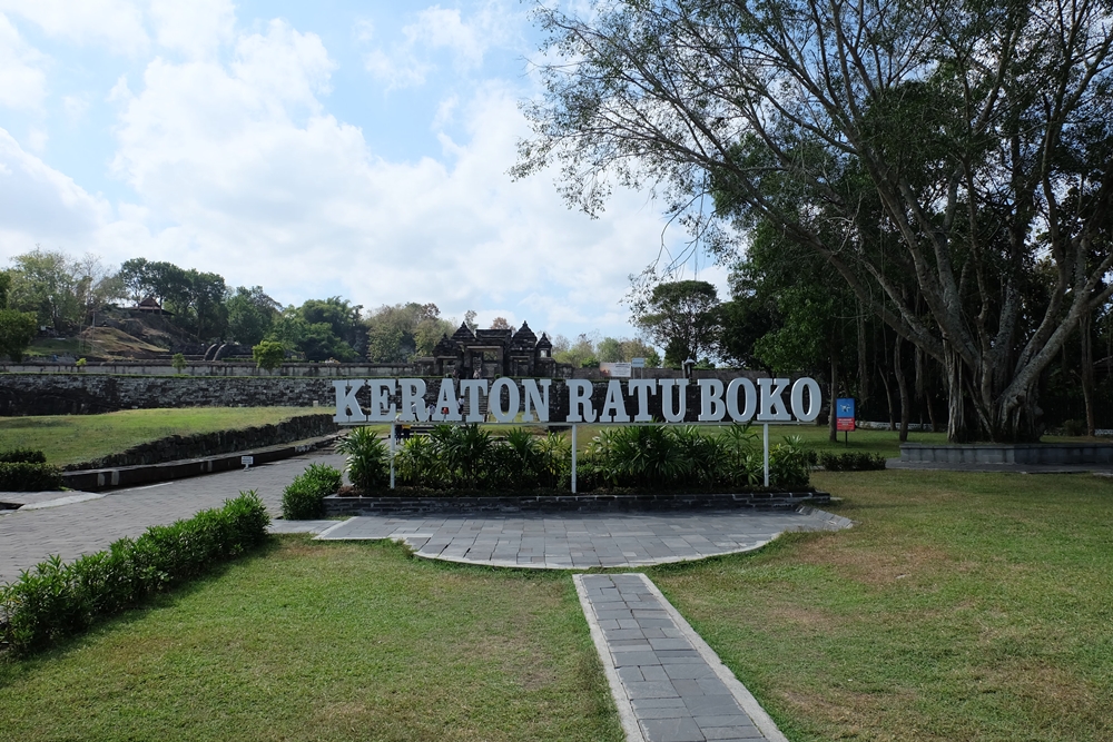 Mengunjungi Candi Ratu Boko, Yogyakarta; Lokasi Syuting AADC 2