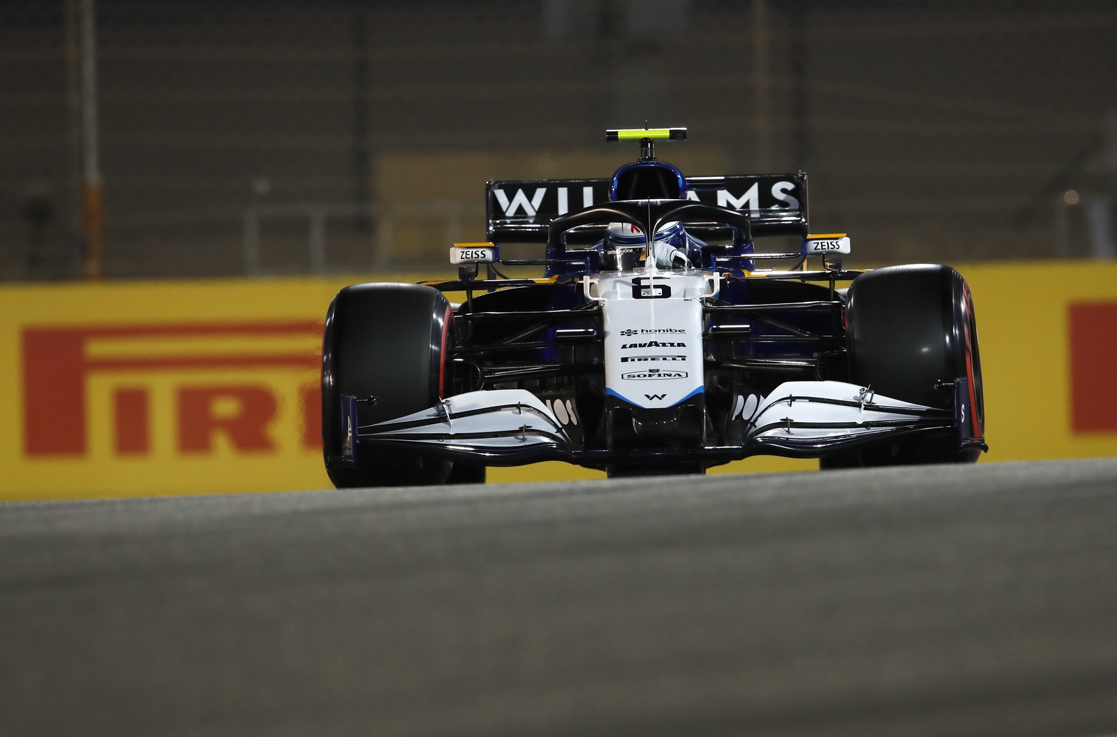 латифи гонка катер 2021 фото колеса пробитого. F1 red bull vettel podium. льюис хэмилтон формула 1 мерседес. Vettel aston martin 2021. формула 1 гран при бахрейна 2021.