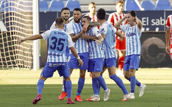 El Málaga vence y convence contra el Girona (2-0)