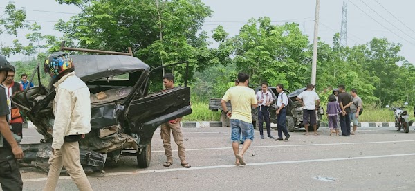 Dua Mobil Adu Kambing Dibungo, Lima Penumpang Terluka Parah Dua Mobil Adu Kambing Dibungo, Lima Penumpang Terluka Parah