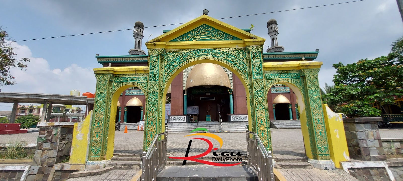 Pintu Gerbang Mesjid Raya Pekanbaru Riau Daily Photo