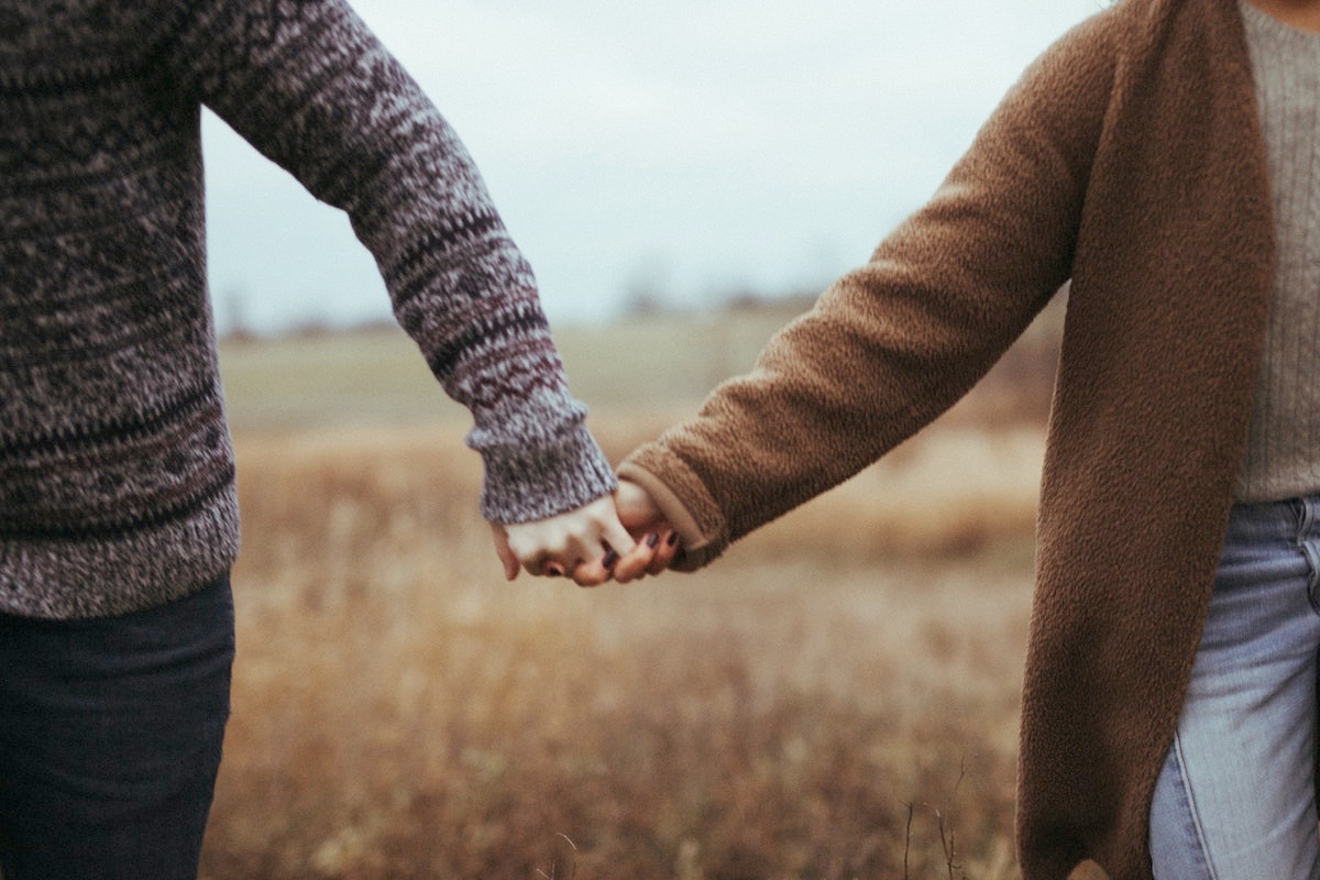 11 Universal Signs That Someone Is flirting With You 10