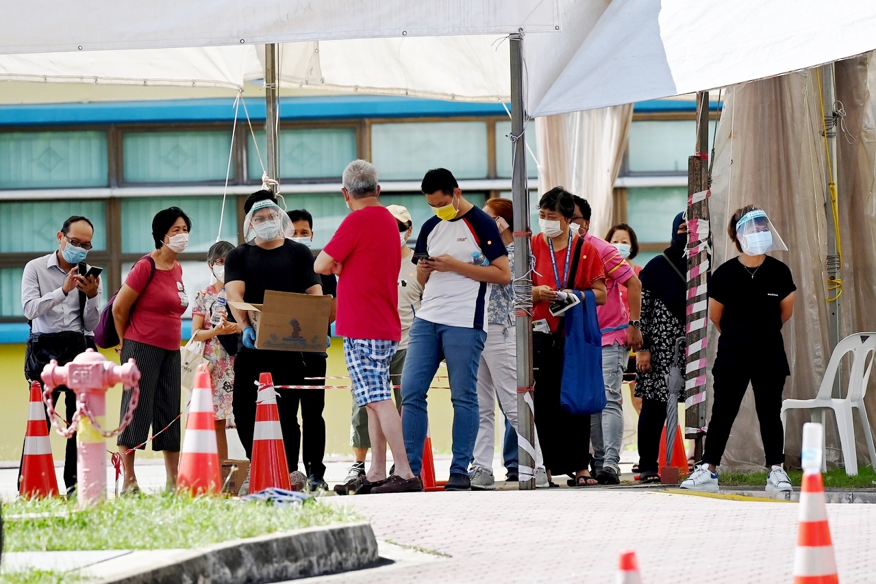 A long queue at the screening centre at the former Coral Primary School, on 03 May 2021.